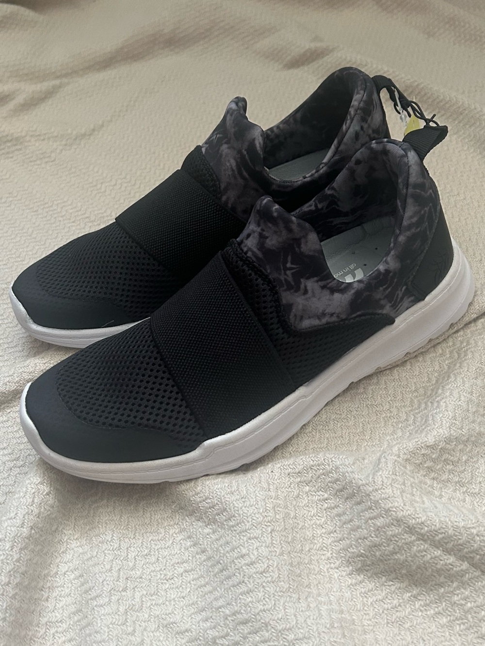 NWT water shoe sneakers